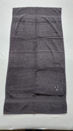 Badhanddoek 65x130 cm grijs geborduurd ligbed met parasol, Ophalen of Verzenden, Nieuw, Grijs, Handdoek