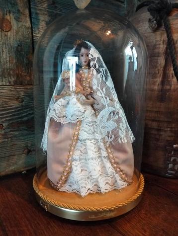 Mooie stolp met Maria en Jezus beschikbaar voor biedingen