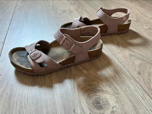 Leren sandalen Birkenstock lila maat 33 nauwelijks gedragen, Kinderen en Baby's, Babykleding | Schoentjes en Sokjes, Zo goed als nieuw