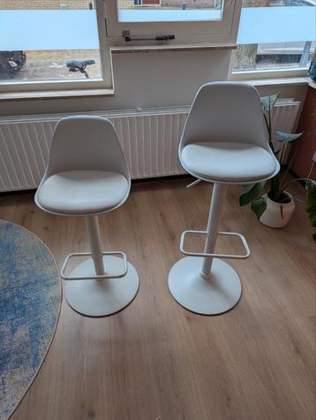 2x witte barkruk - In hoogte verstelbaar! beschikbaar voor biedingen