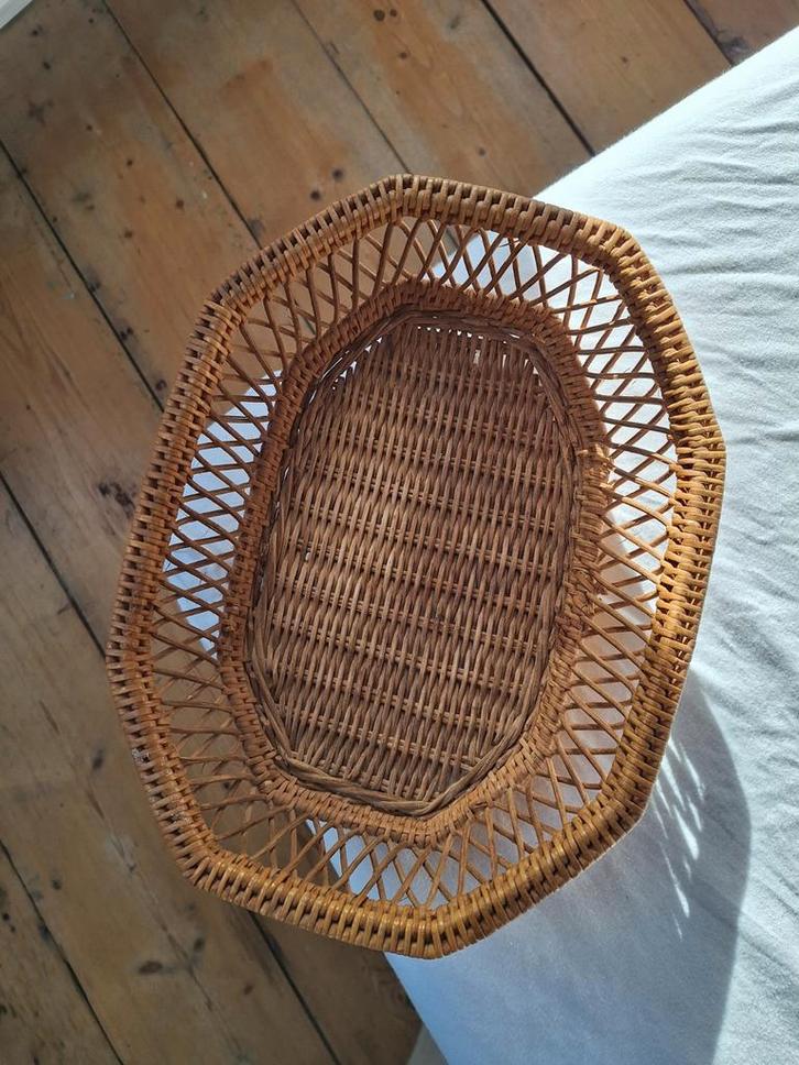 Gevlochten Mandje - Decoratief, Huis en Inrichting, Woonaccessoires | Schalen en Manden, Gebruikt, Mand, Ovaal, Riet, Ophalen of Verzenden