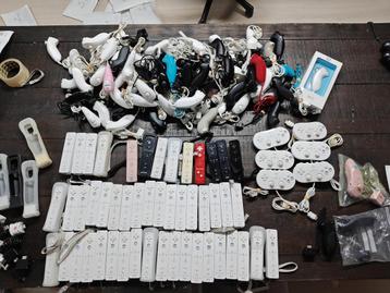 Wii Controllers, remotes, nunchucks, blokjes beschikbaar voor biedingen
