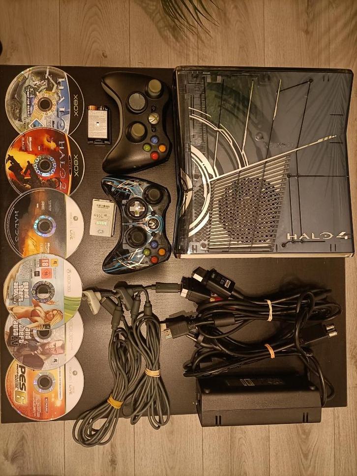 Halo 4 Limited Edition Xbox 360 + Games, Spelcomputers en Games, Spelcomputers | Xbox 360, Gebruikt, 320 GB, 360 S, Met 2 controllers