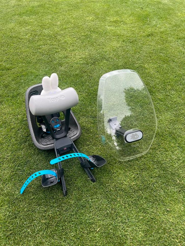 Thule Yepp fietsstoeltje met windscherm stoot/slaaprol Nijnt, Fietsen en Brommers, Fietsaccessoires | Fietsstoeltjes, Zo goed als nieuw