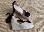 Beige espadrilles (41) met bloemen en striklinten, nieuw!, Beige, Ophalen of Verzenden, Zo goed als nieuw, Espadrilles of Moccasins