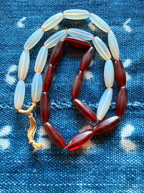 Czech Bohemian glass Antieke Kralenketting Rood/Wit, Antiek en Kunst, Antiek | Kleding en Accessoires, Dames, Ophalen of Verzenden