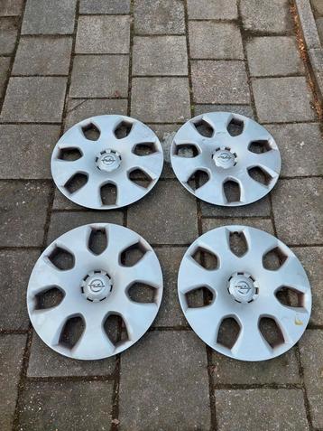 4x "17-inch" Wieldoppen van Opel ! Prijs voor de set €17,50 beschikbaar voor biedingen