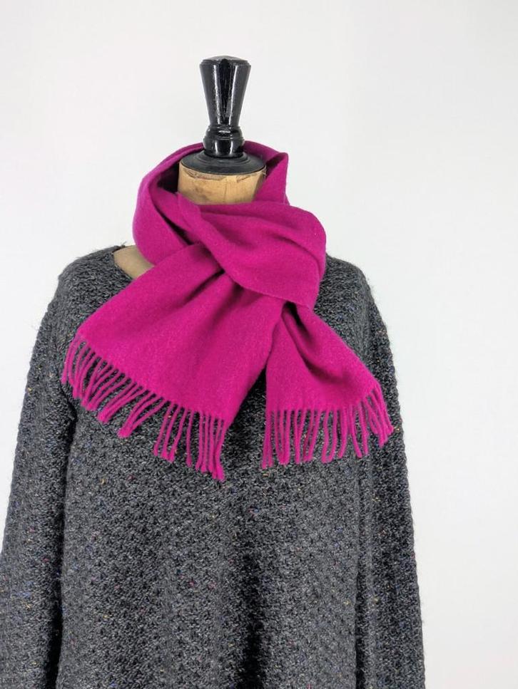 Vintage Tie Rack Sjaal - Fuchsia Wol, Made in Scotland, Kleding | Dames, Mutsen, Sjaals en Handschoenen, Gedragen, Sjaal, Ophalen of Verzenden