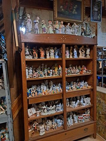 Porselein beeldjes beschikbaar voor biedingen