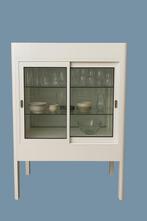 Vintage Stalen Vitrinekast met Verlichting, Huis en Inrichting, Kasten | Vitrinekasten, Ophalen, Met plank(en), Gebruikt, 50 tot 100 cm