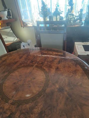 Hoogglans eethoek  beschikbaar voor biedingen