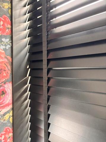 *Nieuw* houten jaloezie / luxaflex zwart beschikbaar voor biedingen