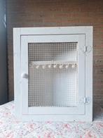 Brocante hoekkastje met gazen deur, Antiek en Kunst, Curiosa en Brocante, Ophalen of Verzenden