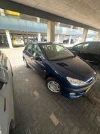 Peugeot 206 1.4 5D 2004 Blauw, Auto's, Voorwielaandrijving, 4 cilinders, Blauw, Origineel Nederlands