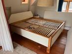 Houten bed met 2 electrisch verstelbare lattenbodems, 160 cm, Gebruikt, Bruin, Hout