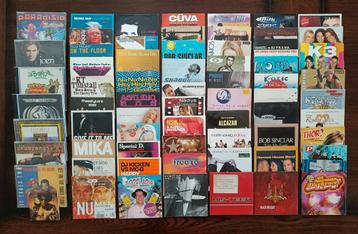 68 CD singles allerlei. beschikbaar voor biedingen