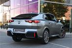 BMW iX2 eDrive20 High Executive M Sport / Panoramadak / Trek, X2, Zwart, Stoelverwarming, Nieuw