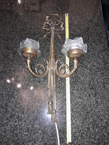 Antieke bronzen hanglamp beschikbaar voor biedingen