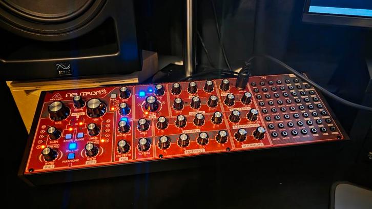 Behringer Neutron in nieuwstaat met garantie., Muziek en Instrumenten, Synthesizers, Zo goed als nieuw, Overige aantallen, Overige merken