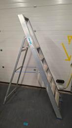 Solide Bordes trap / ladder 6 treden Sta hoogte 150cm, Ophalen, Zo goed als nieuw, Info@solide.com., Solide NV Senatorlaan 12 3201 Aarschot.