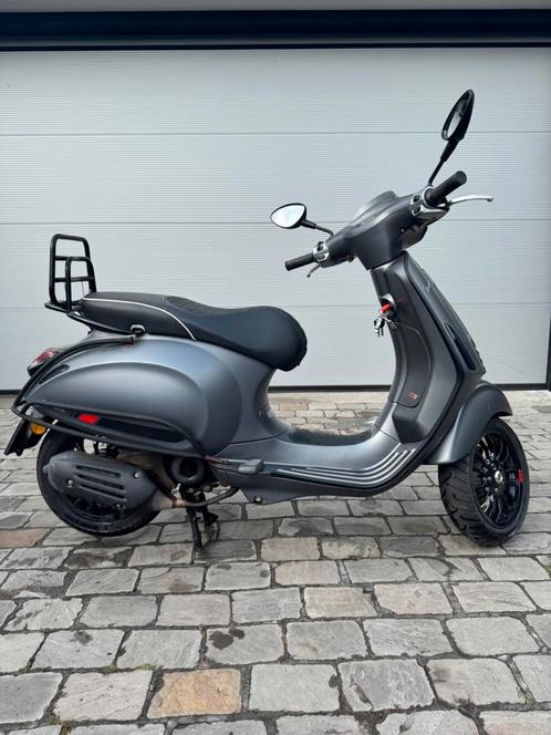 Vespa Sprint 2018 - Mat Grijs - 25km/u - Audi Lichten, Fietsen en Brommers, Scooters | Vespa, Zo goed als nieuw, Vespa S, Maximaal 25 km/u
