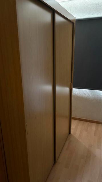 Kledingkast groot 2 hang stangen + 2 planken  beschikbaar voor biedingen