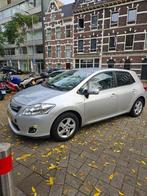 Toyota Auris 1.8 Full Hybrid Automaat 2011 Aspiration Grijs, Auto's, 74 €/maand, 4 cilinders, Origineel Nederlands, 26 km/l