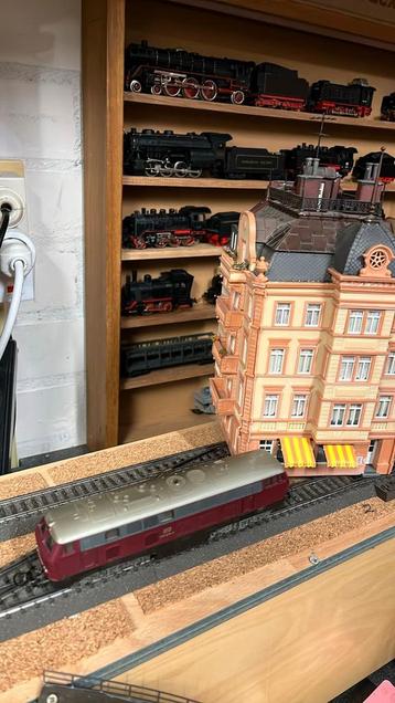 Pola 310124 Stads hoek huis Ho beschikbaar voor biedingen