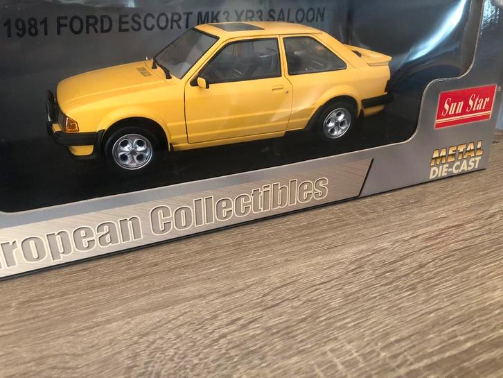 Sunstar 1/18 ford escort mk3 xr3 saloon uit 1981, Hobby en Vrije tijd, Modelauto's | 1:18, Zo goed als nieuw, Auto, Sun Star, Ophalen
