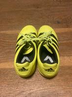 Zaalvoetbalschoenen Adidas, Maat XS of kleiner, Ophalen of Verzenden, Zo goed als nieuw, Schoenen