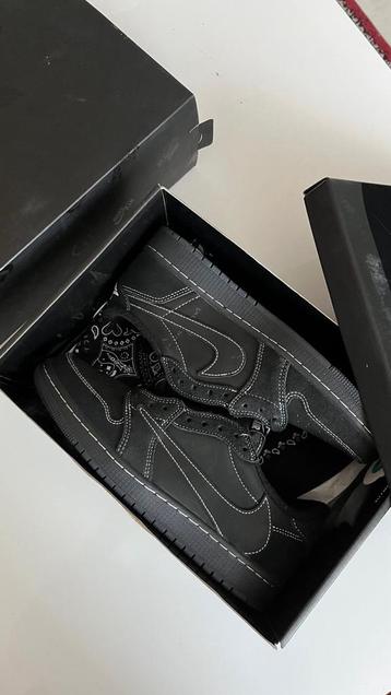 Air Jordan 1 Low Black Phantom beschikbaar voor biedingen