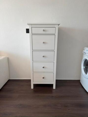 Stijlvolle IKEA HEMNES ladekast – smal & hoog model