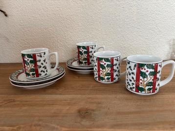 4 Douwe Egberts Kerst Kop en Schotels beschikbaar voor biedingen