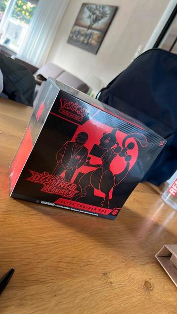 Destined Rivals Elite Trainer Box beschikbaar voor biedingen