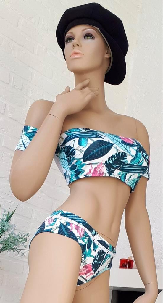 Partij verkopen! Brunotti
Bikinitop of slip 100 stuks € 650, Kleding | Dames, Badmode en Zwemkleding, Nieuw, Bikini, Overige kleuren