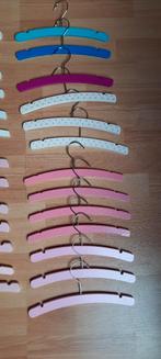 houten baby kleding hangertjes 27 stuks, Ophalen of Verzenden, Zo goed als nieuw