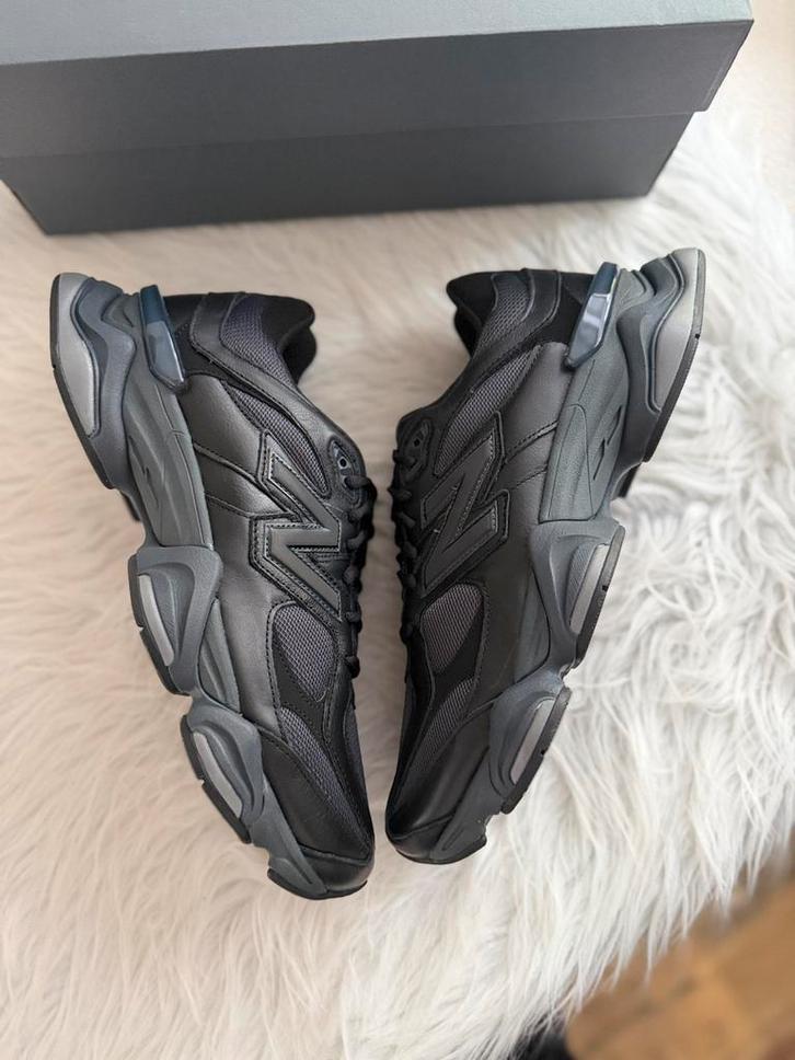 New Balance 9060 triple black zwart EU 46.5, Kleding | Heren, Schoenen, Nieuw, Sneakers of Gympen, Overige kleuren, Ophalen of Verzenden