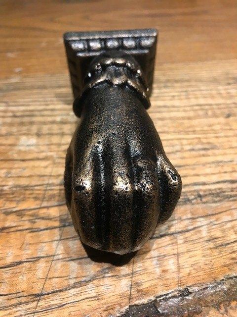 gietijzeren deurklopper, hand met bal, Antiek en Kunst, Curiosa en Brocante, Ophalen of Verzenden