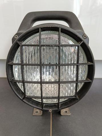 Hella zoeklicht met beschermkooi. beschikbaar voor biedingen