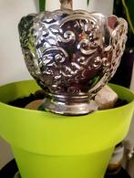 Zilverkleurige bloempot met bloemmotief, Gebruikt, Rond, Metaal, Tuin