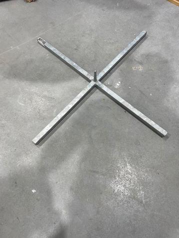 3x Kerstboomvoet / Kruisvoet beschikbaar voor biedingen