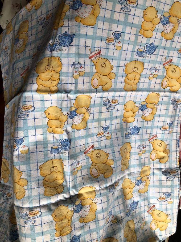 Forever Friends beren tafelkleed, Verzamelen, Beren en Cherished Teddies, Ophalen of Verzenden, Zo goed als nieuw, Stoffen beer