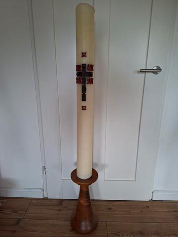 Paas kaars kerk met kandelaar 134cm hoog beschikbaar voor biedingen