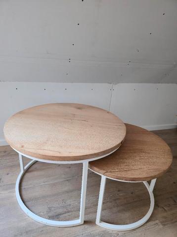 Set trendy salontafels – wit onderstel & houten blad beschikbaar voor biedingen