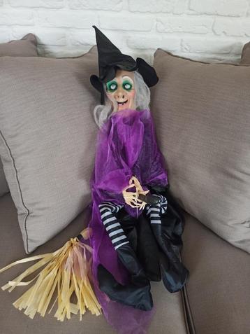 Bewegende Halloween heks met licht en geluid, ophangen beschikbaar voor biedingen