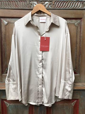 Nieuw Studio Amaya satijnen blouse mt. M, champagnekleur beschikbaar voor biedingen