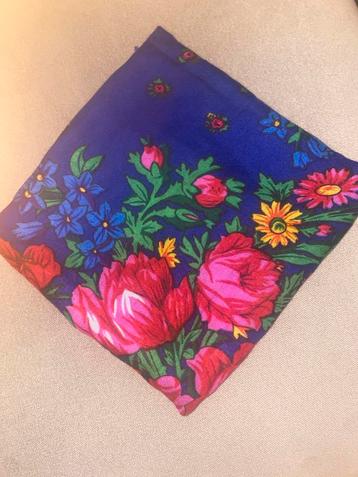 Mooie Sjaal met Bloemenprint beschikbaar voor biedingen