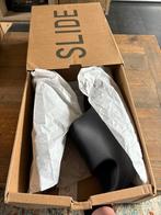 Adidas Yeezy Slide Onyx - Maat 43, Kleding | Heren, Schoenen, Slippers, Zwart, Nieuw, Ophalen of Verzenden
