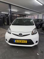 Toyota Aygo 1.0 VVT-i Now Airco, Auto's, Voorwielaandrijving, Euro 5, Gebruikt, 4 stoelen