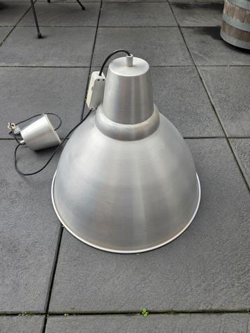 Mooie Hanglamp - Industrieel Design beschikbaar voor biedingen